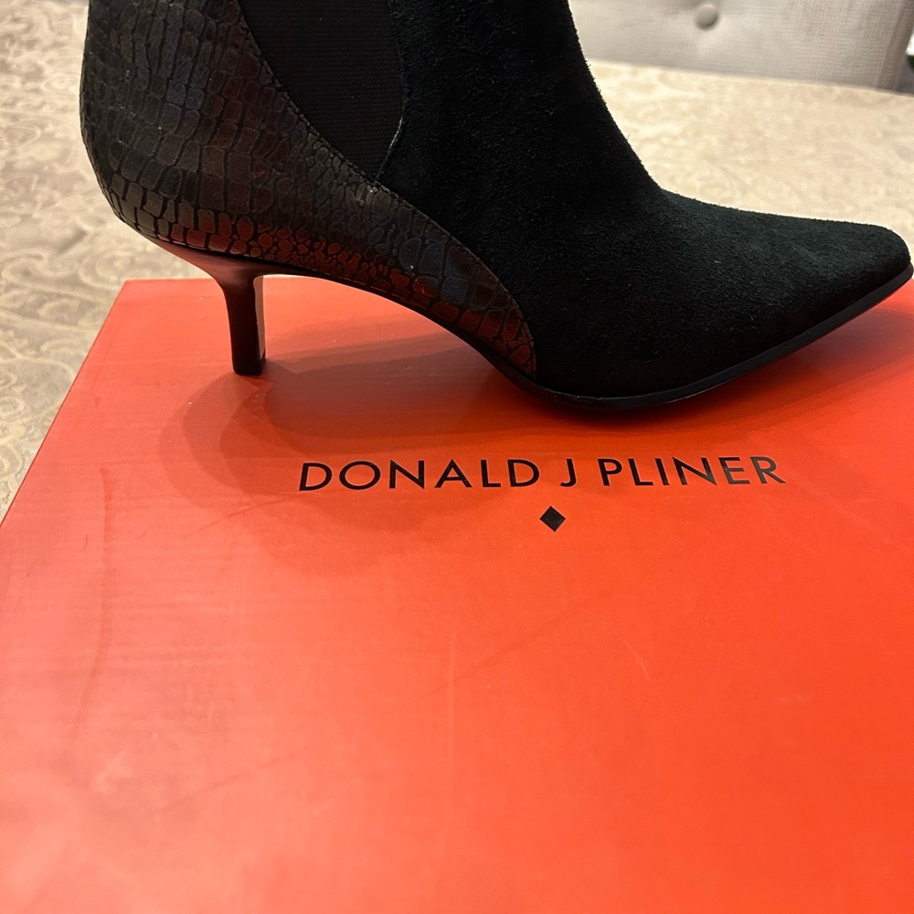 Donald Pliner black suede/snakeskin boots. Size 8 Brand new in box. Gorgeous!